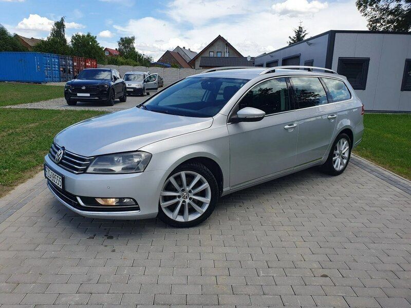 Srebrny Używany 2010 VW Passat Highline Kombi | 23 500 zł (Drogi) - Obraz 1/4