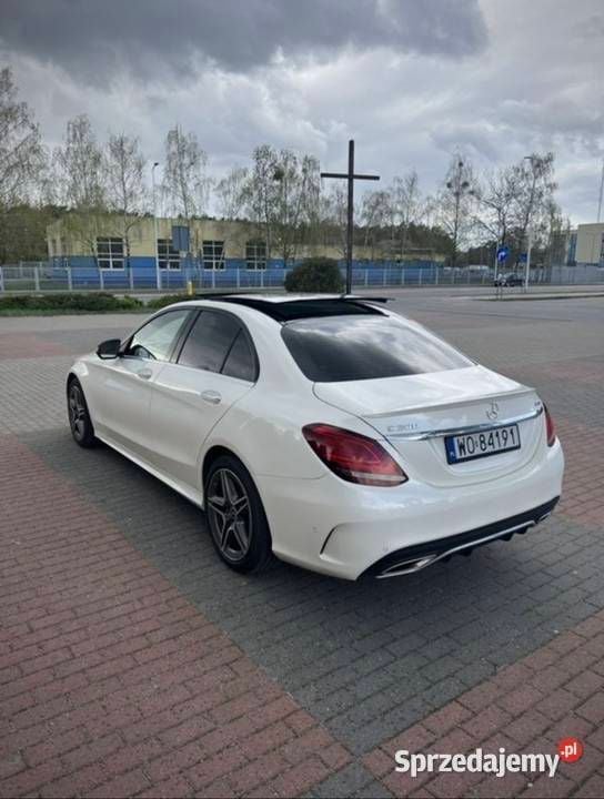 Używany Mercedes C300 AMG line 255 KM (187 kW) 2019 Biały Sedan/Limuzyna
