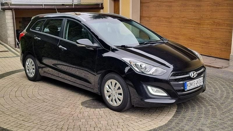 Używany Hyundai i30 110 KM (80 kW) 2015 Czarny (metalik) Kombi
