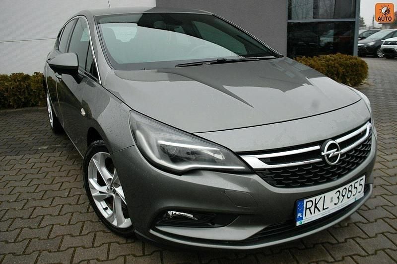 Zielony (metalik) Używany 2019 Opel Astra Hatchback | 31 900 zł (Super Cena) - Obraz 1/4