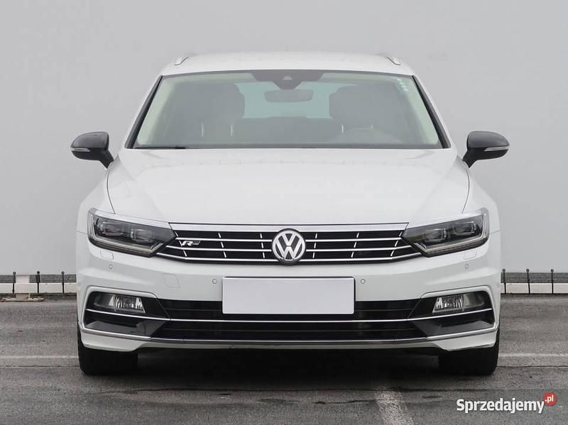 Biały Używany 2016 VW Passat Kombi | 71 499 zł (Drogi) - Obraz 1/4