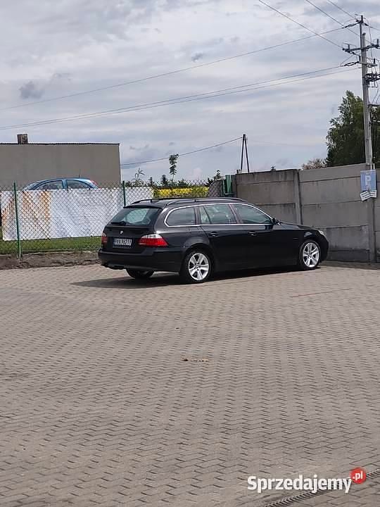 Czarny Używany 2006 BMW 520 Kombi | 13 500 zł (Uczciwa cena) - Obraz 1/4