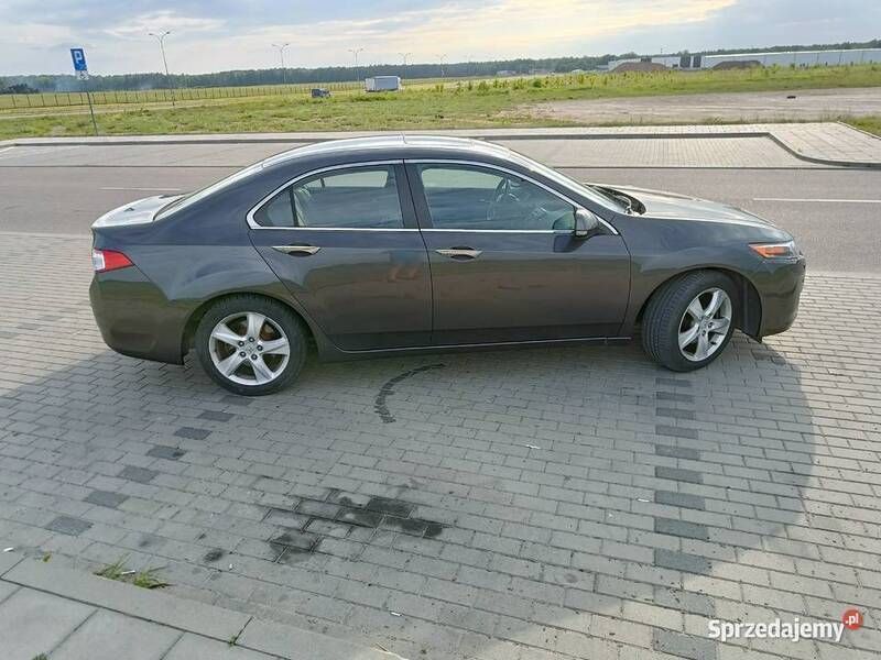 Używany Honda Accord Executive 150 KM (110 kW) 2010