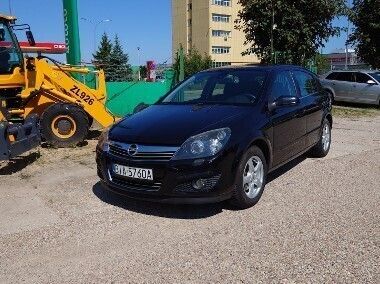 Czarny Używany 2009 Opel Astra Hatchback | 16 000 zł (Dość drogi) - Obraz 1/4