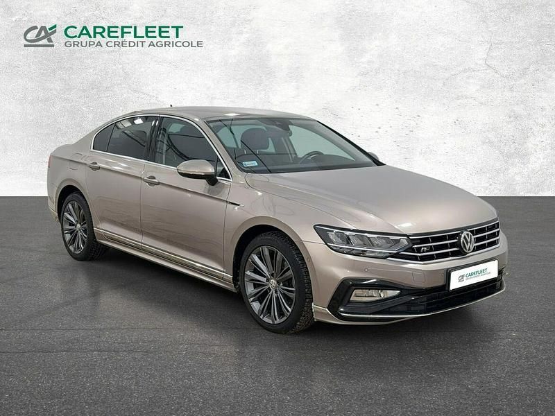 Używany VW Passat Elegance 2019 Srebrny Sedan/Limuzyna