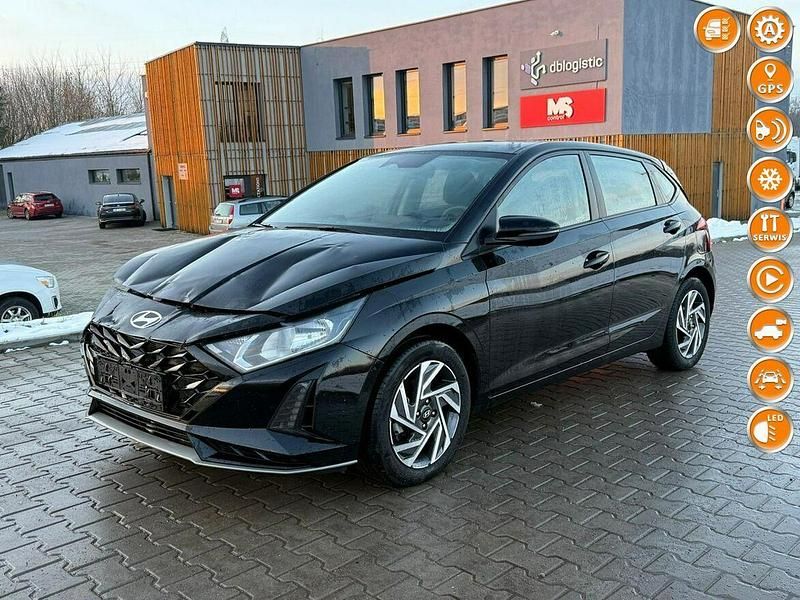 Zielony (metalik) Używany 2024 Hyundai i20 Comfort Hatchback | 21 900 zł - Obraz 1/4