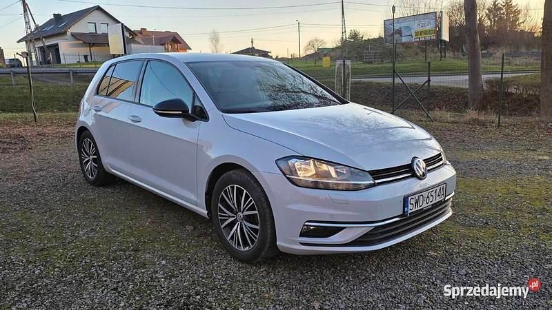 Biały Używany 2017 VW Golf VII Hatchback | 48 900 zł (Uczciwa cena) - Obraz 1/4
