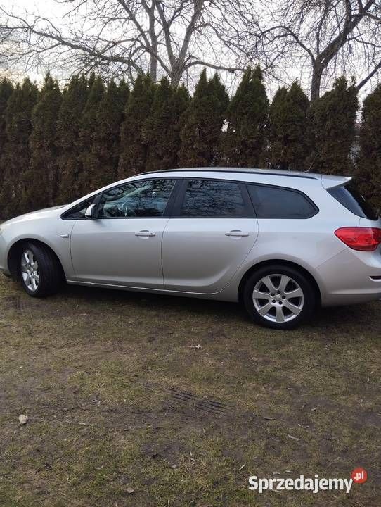 Srebrny Używany 2011 Opel Astra Kombi | 23 900 zł (Dość drogi) - Obraz 1/4