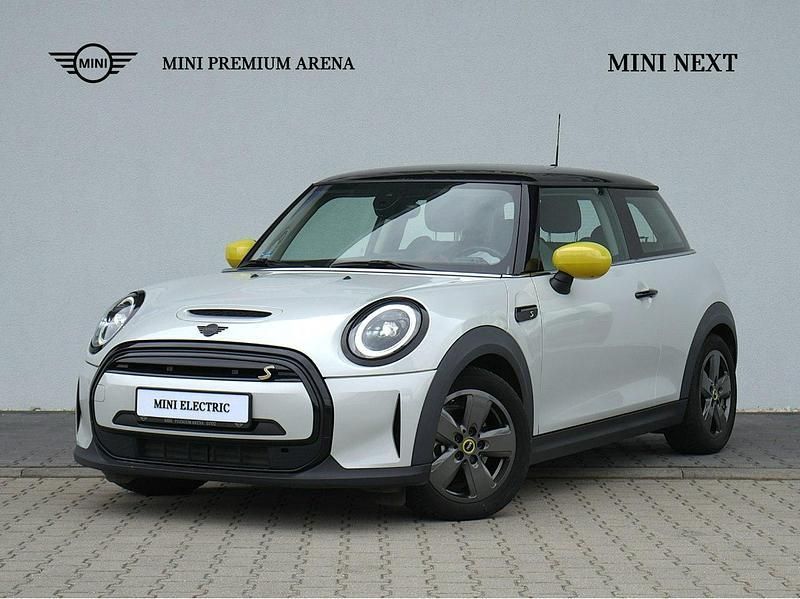 Srebrny (metalik) Używany 2021 Mini Cooper Hatchback | 77 900 zł (Uczciwa cena) - Obraz 1/4