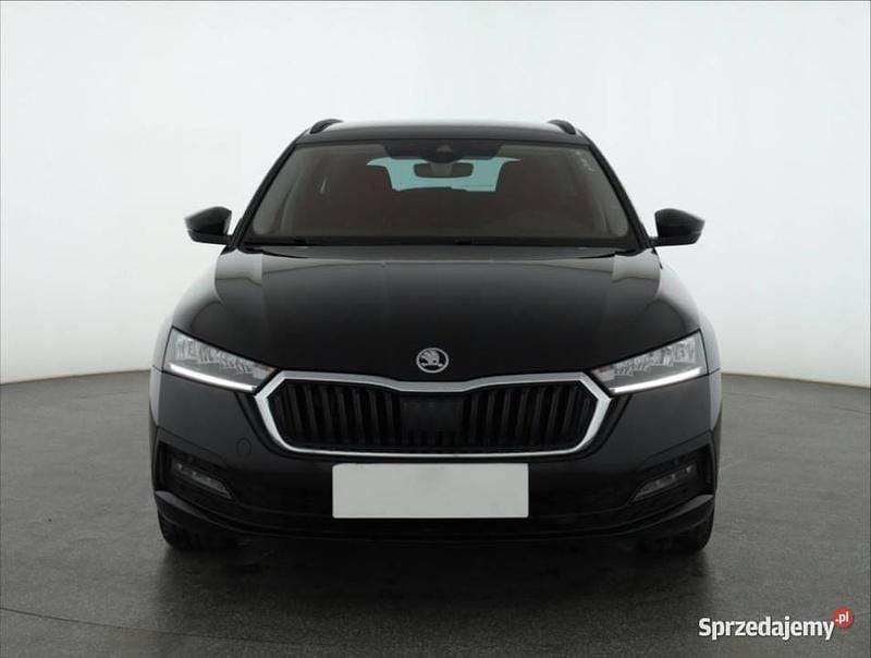 Używany Skoda Octavia 2022 Czarny Kombi