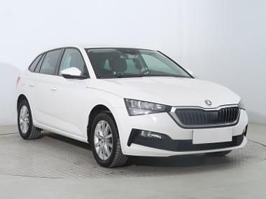 Biały Używany 2021 Skoda Scala Hatchback | 63 999 zł (Uczciwa cena) - Obraz 1/4
