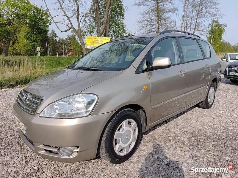 Złoty Używany 2001 Toyota Avensis Verso Minivan | 9900 zł - Obraz 1/4