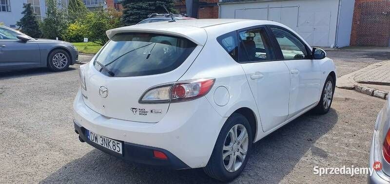 Używany Mazda 3 Exclusive 105 KM (77 kW) 2010 Biały Hatchback