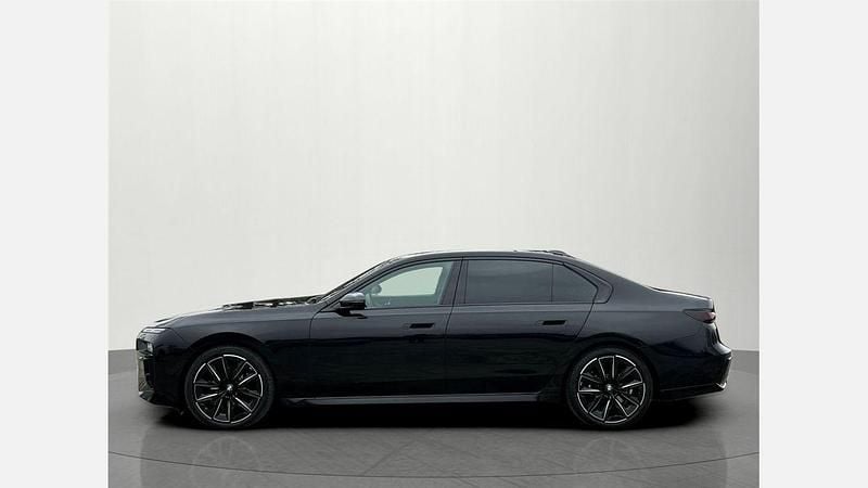 Używany BMW 740 Comfort Edition 299 KM (219 kW) 2023 Czarny szafir metalizowany Sedan/Limuzyna
