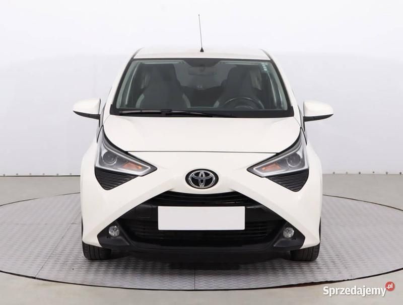 Biały Używany 2018 Toyota Aygo Hatchback | 36 999 zł (Uczciwa cena) - Obraz 1/4