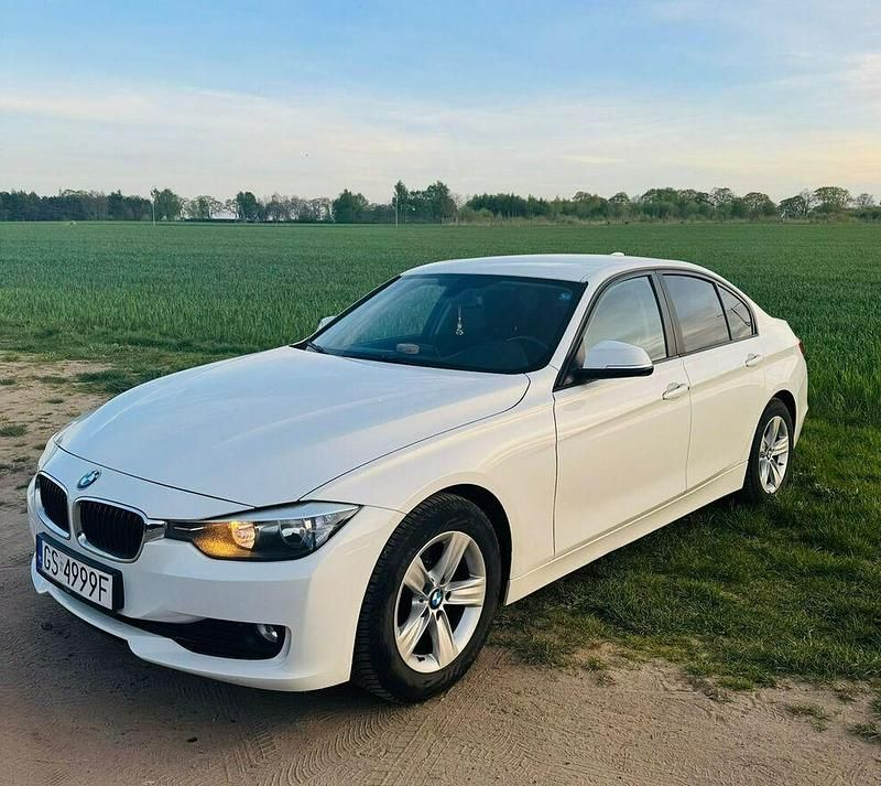 Używany BMW 316 116 KM (85 kW) 2012 Biały Sedan/Limuzyna