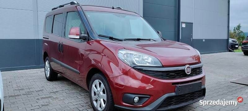 Bordowy Używany 2016 Fiat Doblò Minivan | 32 900 zł (Uczciwa cena) - Obraz 1/4