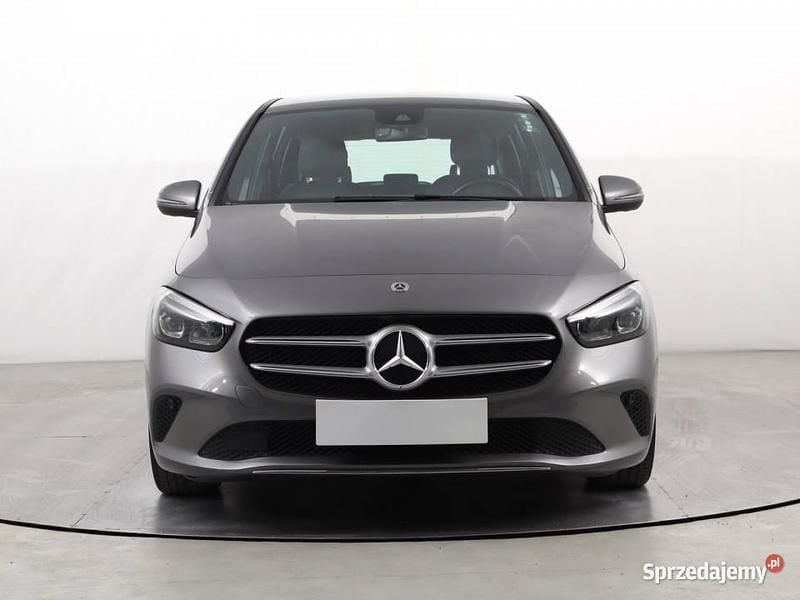 Szary Używany 2019 Mercedes B180 Minivan | 81 499 zł (Super Cena) - Obraz 1/4