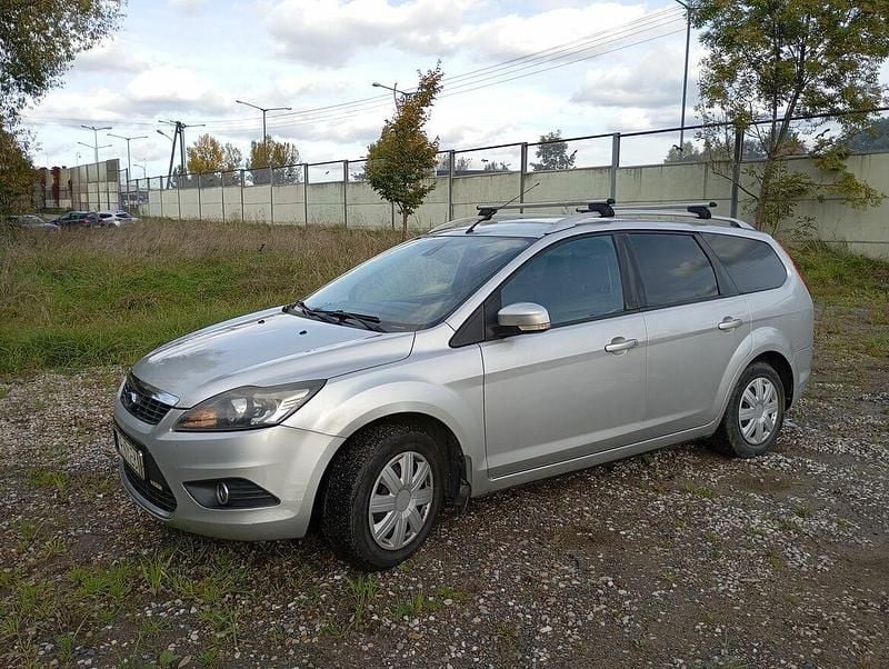 Srebrny Używany 2009 Ford Focus Ghia Kombi | 9500 zł (Uczciwa cena) - Obraz 1/4