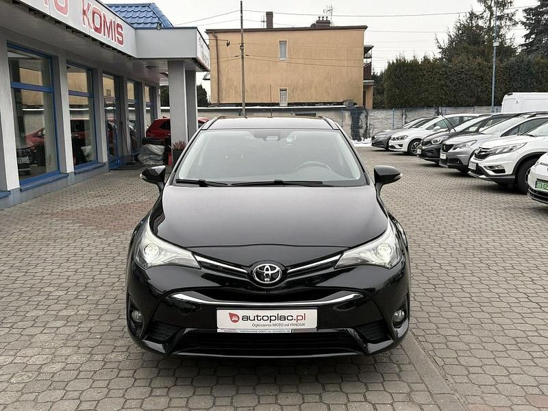 Używany Toyota Avensis Edition-S 147 KM (108 kW) 2016 Czarny (metalik) Kombi