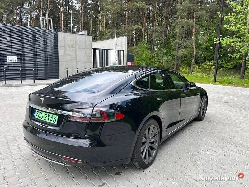 Czarny Używany 2015 Tesla Model S Sedan/Limuzyna | 79 900 zł - Obraz 1/4