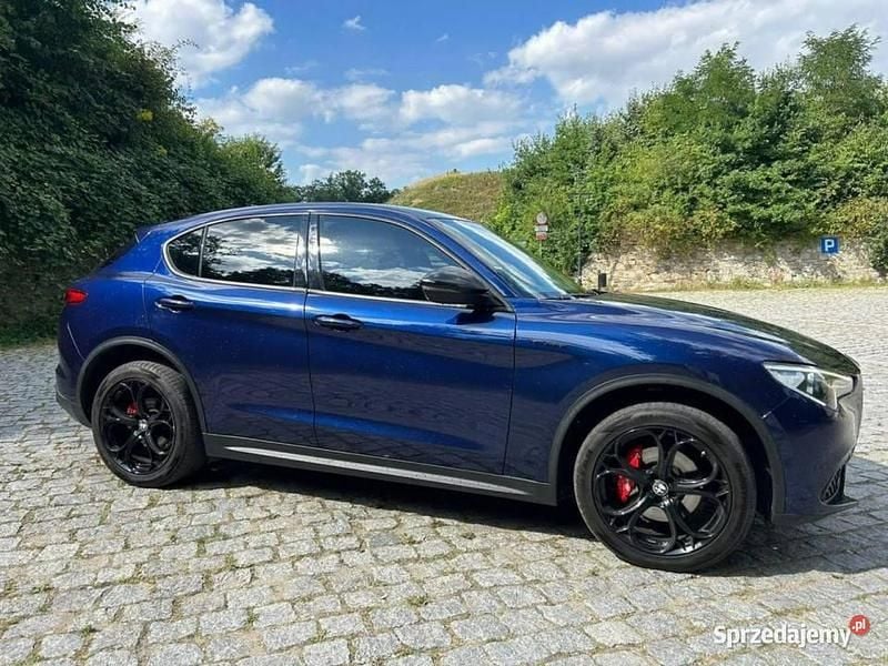 Niebieski (metalik) Używany 2019 Alfa Romeo Stelvio Veloce SUV | 83 800 zł - Obraz 1/4