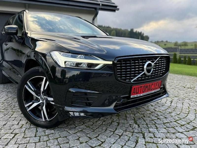Czarny (metalik) Używany 2020 Volvo XC60 R-Design SUV | 129 900 zł (Uczciwa cena) - Obraz 1/4