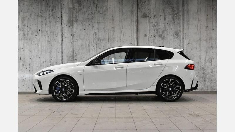 Używany BMW M135 Performance 300 KM (220 kW) 2025 Biel alpejska Hatchback