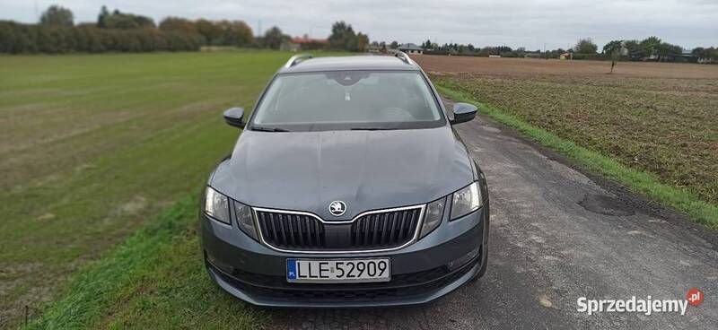 Grafitowy Używany 2017 Skoda Octavia Kombi | 43 900 zł (Dość drogi) - Obraz 1/4