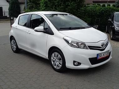 Używany Toyota Yaris 69 KM (50 kW) 2013 Biały Hatchback