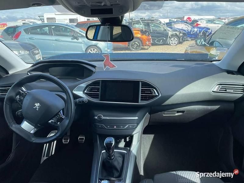 Używany Peugeot 308 Allure 2021 Niebieski Hatchback