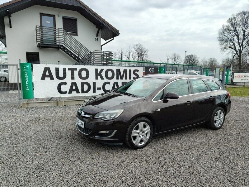 Czarny Używany 2013 Opel Astra Kombi | 22 900 zł (Dobra cena) - Obraz 1/4