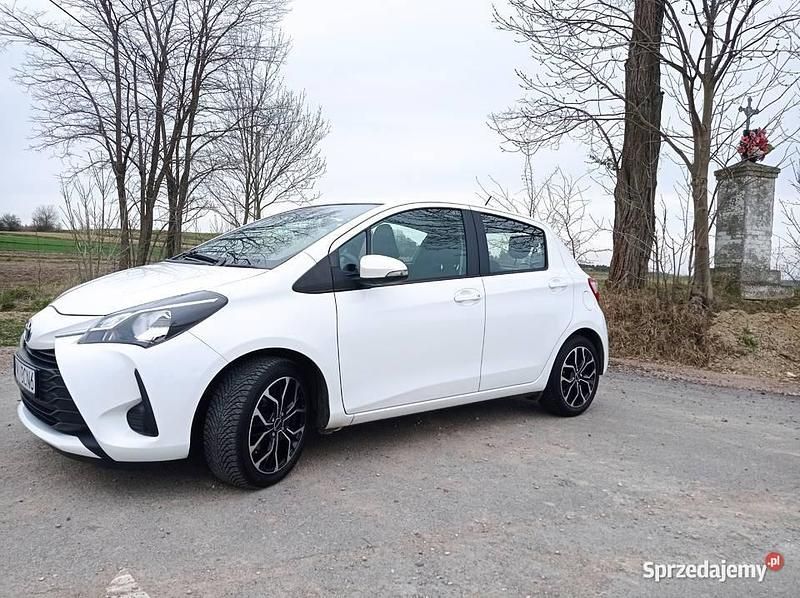 Biały Używany 2017 Toyota Yaris Hatchback | 36 600 zł (Dość drogi) - Obraz 1/4
