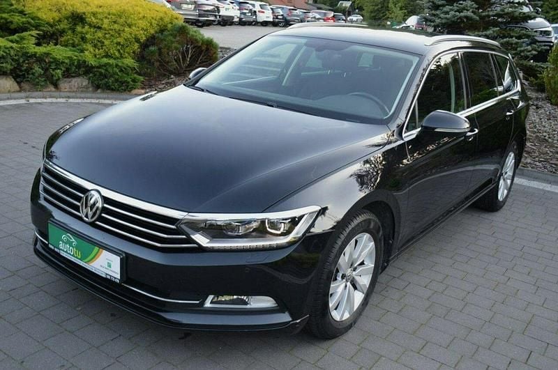Czarny (metalik) Używany 2019 VW Passat Kombi | 67 800 zł (Uczciwa cena) - Obraz 1/4