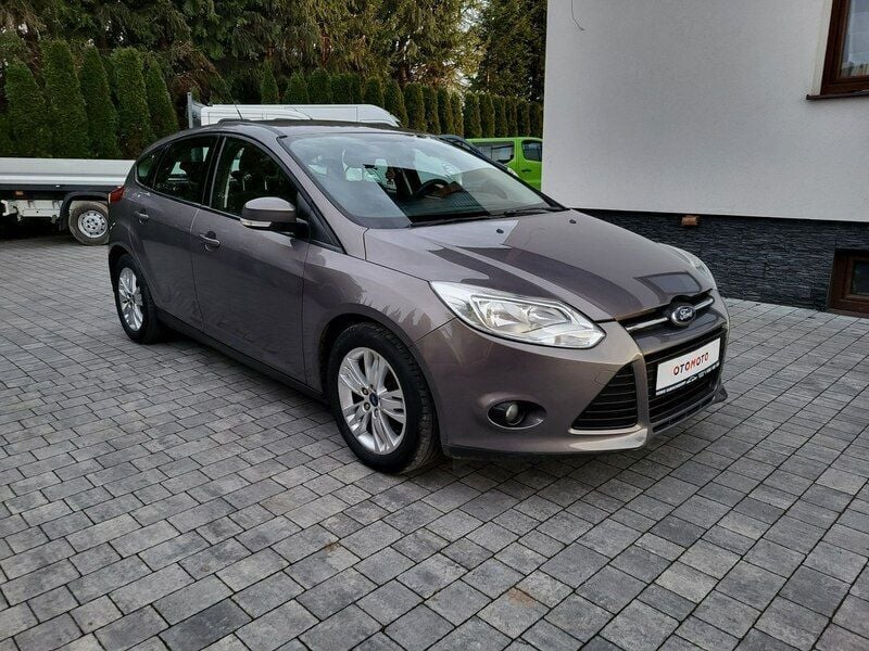 Używany Ford Focus 100 KM (73 kW) 2013 Szary (metalik) Hatchback