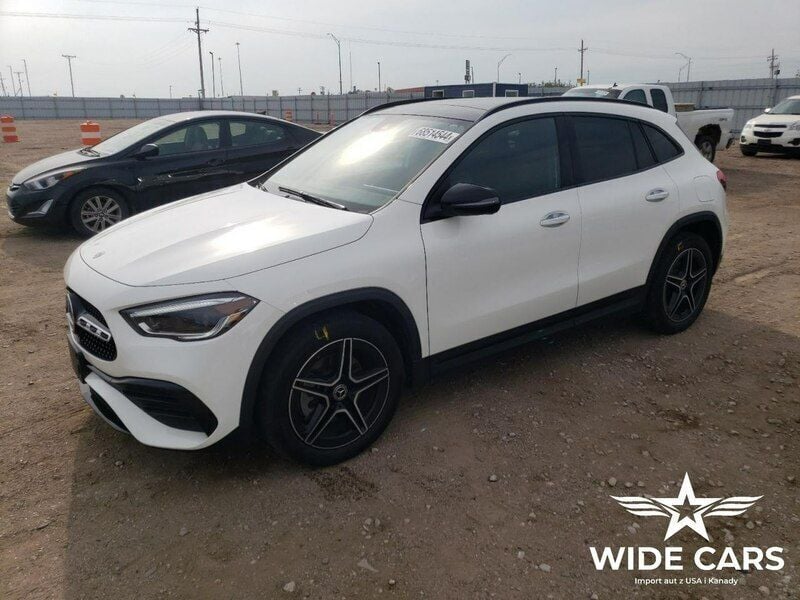 Biały Używany 2021 Mercedes GLA250 AMG SUV | 85 600 zł - Obraz 1/4