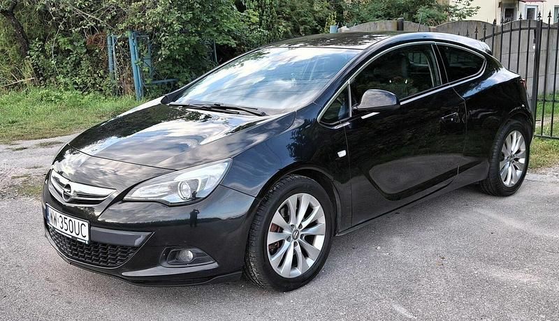 Używany Opel Astra GTC Innovation 2011 Czarny Hatchback