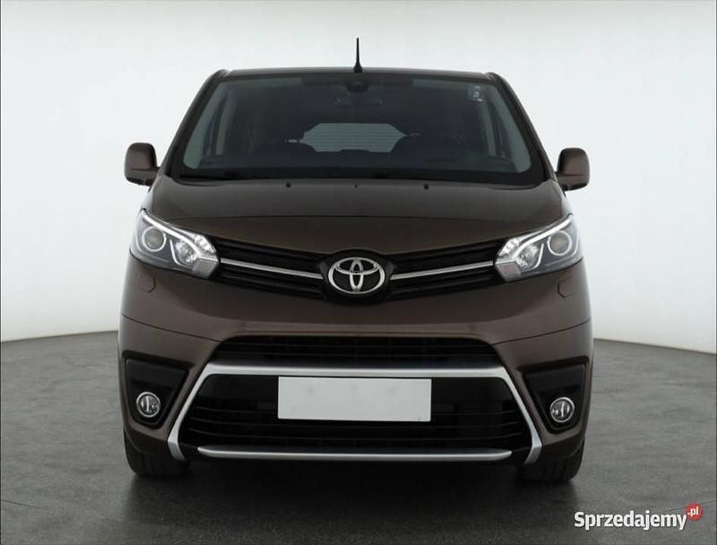 Brązowy Używany 2019 Toyota Proace Verso Kombi | 99 999 zł (Drogi) - Obraz 1/4