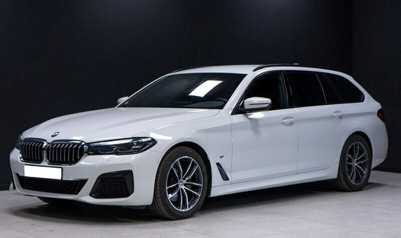 Biały Używany 2020 BMW 520 M Sport Kombi | 185 000 zł - Obraz 1/4