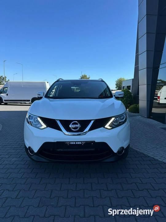 Biały (metalik) Używany 2015 Nissan Qashqai SUV | 53 900 zł (Dość drogi) - Obraz 1/2