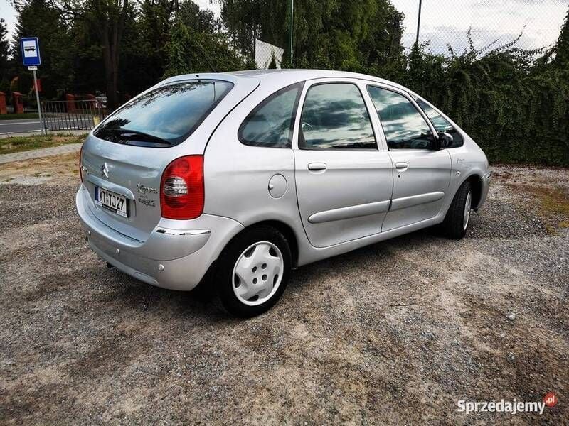 Srebrny Używany 2005 Citroën Xsara Picasso Minivan | 7900 zł (Uczciwa cena) - Obraz 1/4
