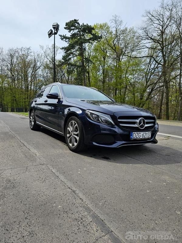 Używany Mercedes C350e 2016 Niebieski Kombi
