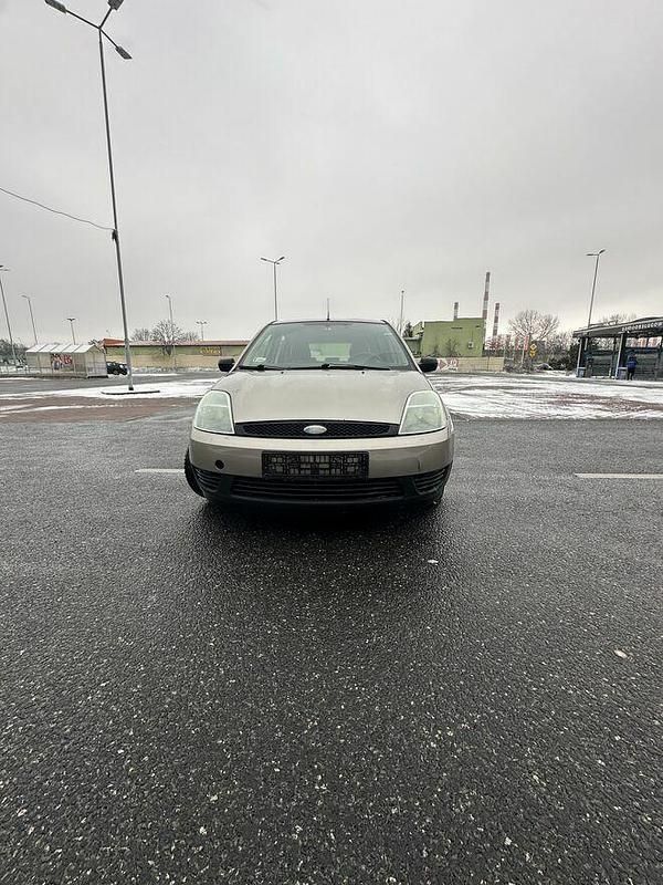 Żółtozłoty Używany 2003 Ford Fiesta SUV | 3400 zł - Obraz 1/4
