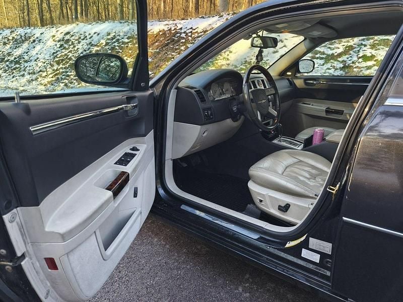 Używany Chrysler 300C 218 KM (160 kW) 2005 Czarny Sedan/Limuzyna