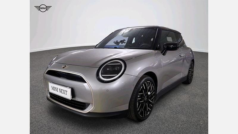 Melting silver iii metalizowany Używany 2024 Mini Cooper Hatchback | 128 900 zł - Obraz 1/4