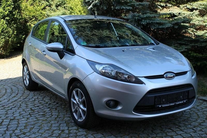 Srebrny Używany 2010 Ford Fiesta Hatchback | 16 500 zł (Uczciwa cena) - Obraz 1/4