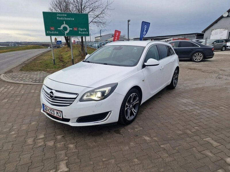 Biały Używany 2015 Opel Insignia Kombi | 29 999 zł (Uczciwa cena) - Obraz 1/4