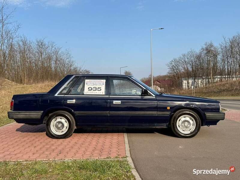Używany Nissan Laurel 1985 Granatowy Sedan/Limuzyna