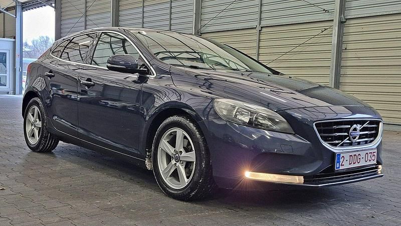 Używany Volvo V40 Ocean Race 115 KM (84 kW) 2014 Biały Hatchback