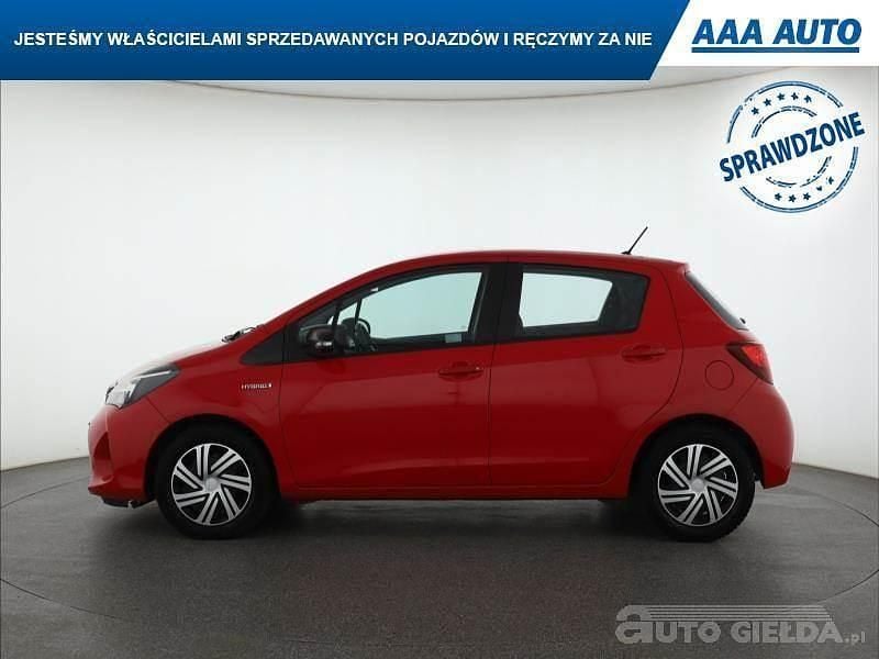 Używany Toyota Yaris 101 KM (74 kW) 2016 Czerwony